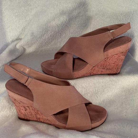 A2 by Aerosoles Women's Cherry Plush Wedge Sandal, size 7.5 - Picture 3 of 10